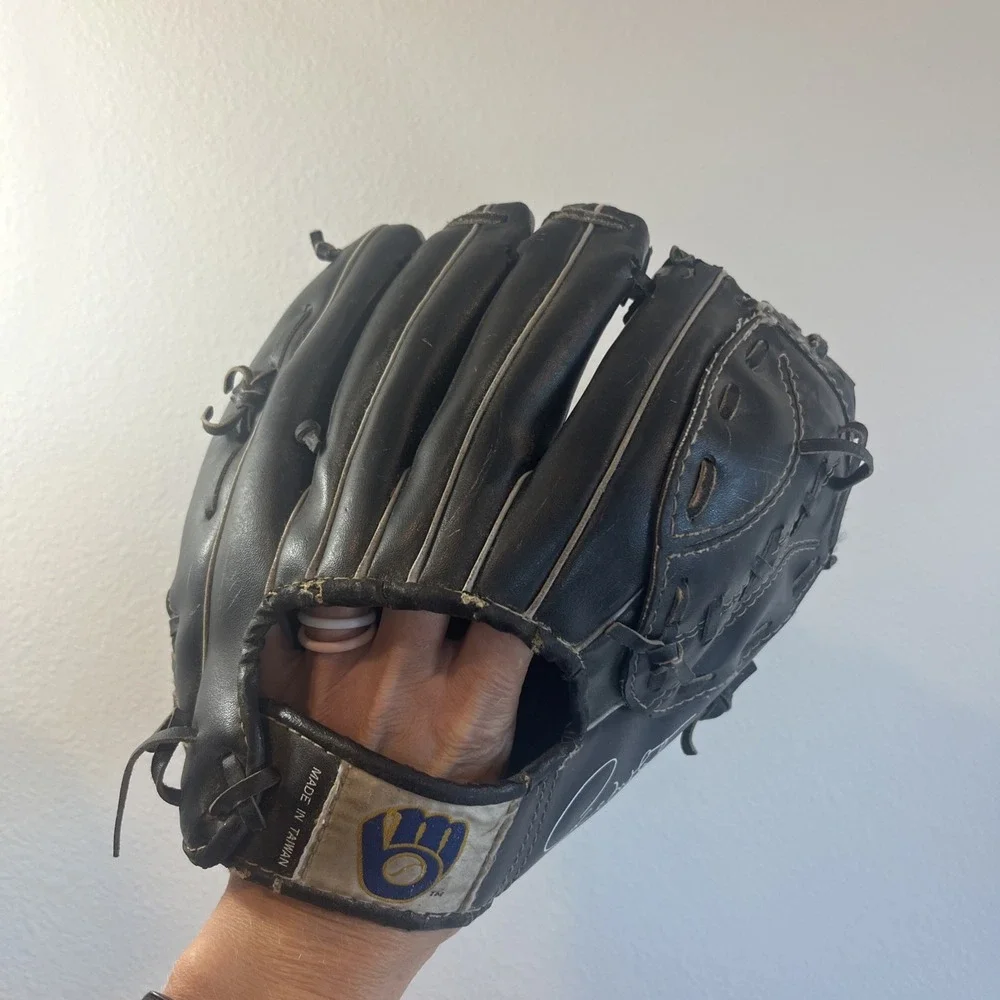 Louisville Slugger The Softballer Softball Glove Leather HBG9 - 13.5